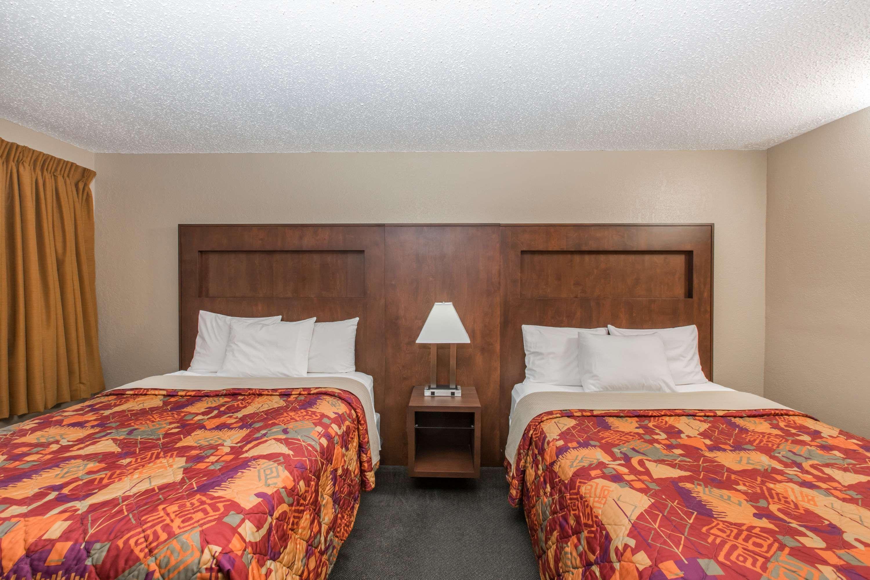 Days Inn by Wyndham Pierre Exterior foto