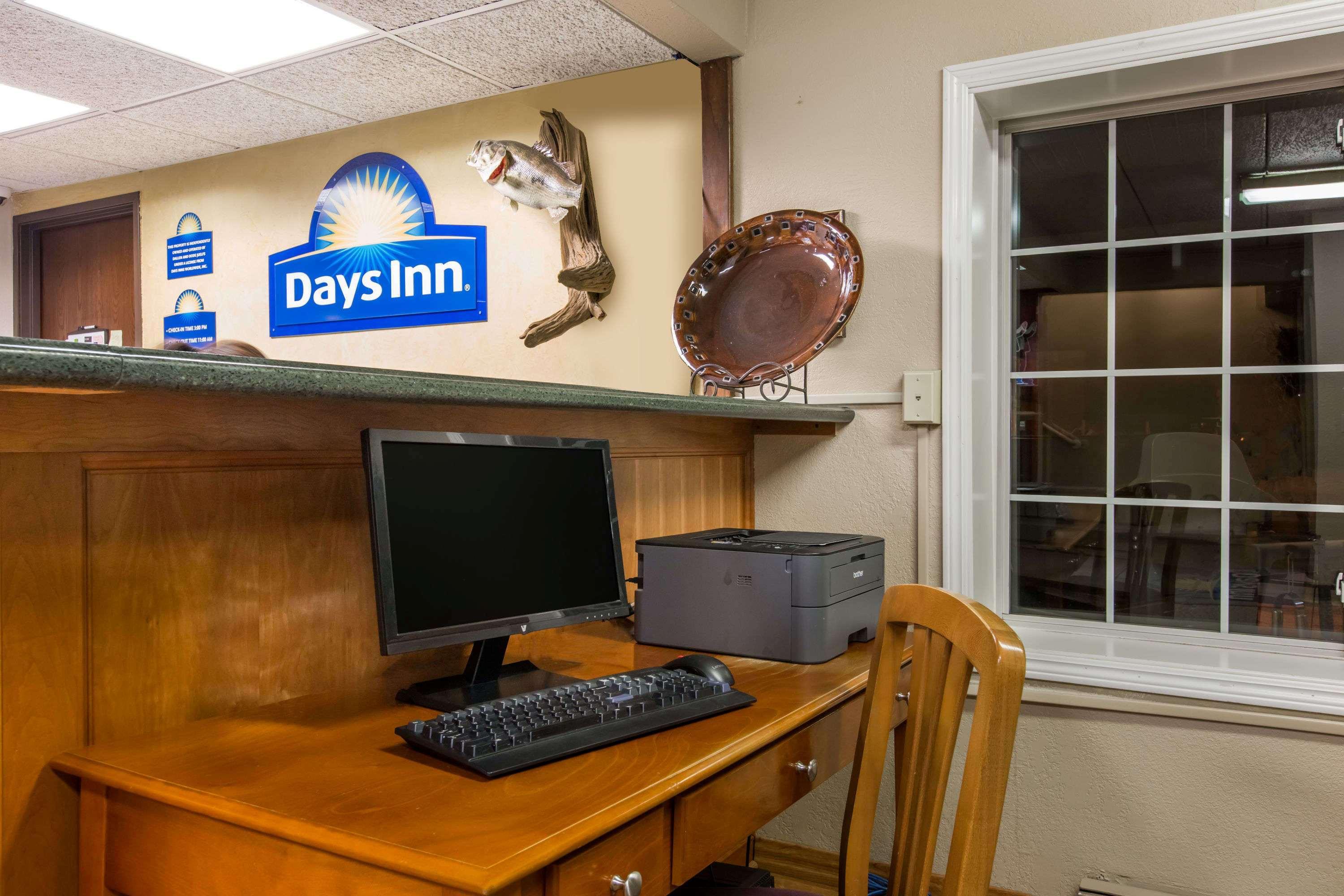 Days Inn by Wyndham Pierre Exterior foto
