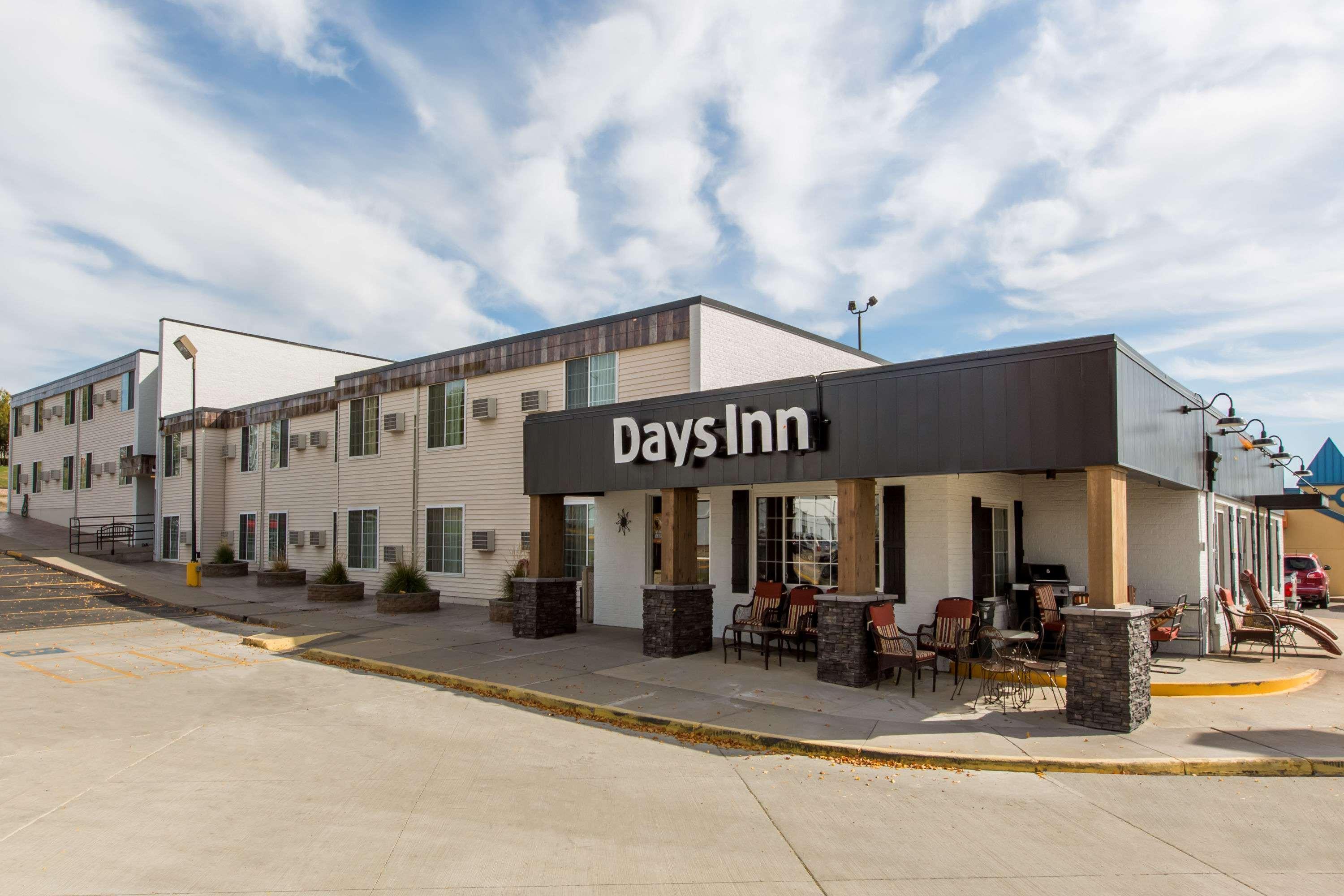 Days Inn by Wyndham Pierre Exterior foto