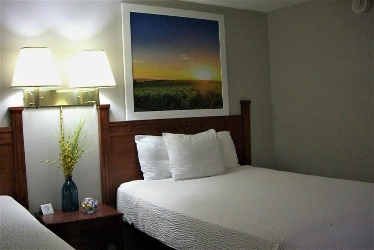 Days Inn by Wyndham Pierre Exterior foto